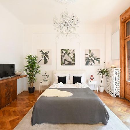 شقة Love.Travel.Explore ♥️Apt W/ Balcony In Old Town بوخارست المظهر الخارجي الصورة