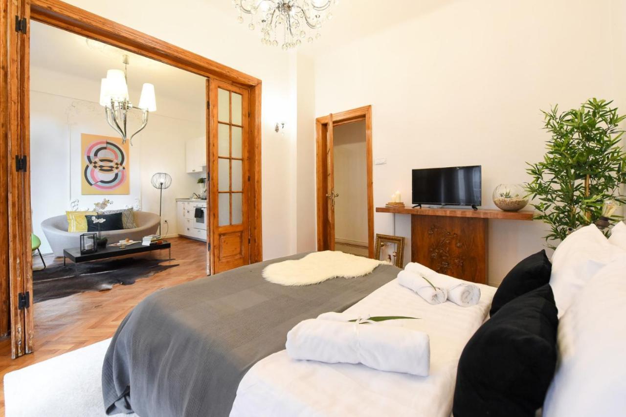 شقة Love.Travel.Explore ♥️Apt W/ Balcony In Old Town بوخارست المظهر الخارجي الصورة