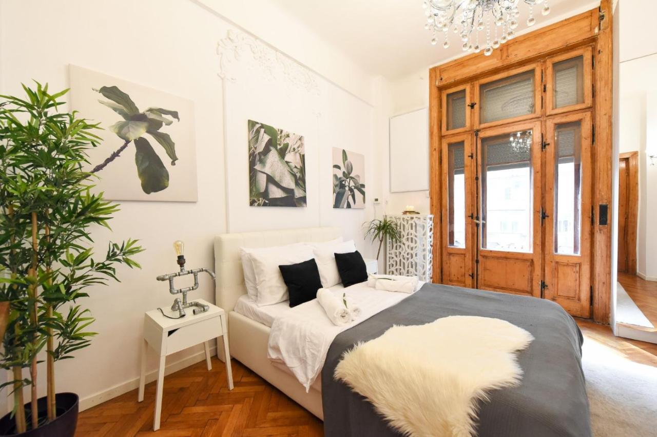 شقة Love.Travel.Explore ♥️Apt W/ Balcony In Old Town بوخارست المظهر الخارجي الصورة
