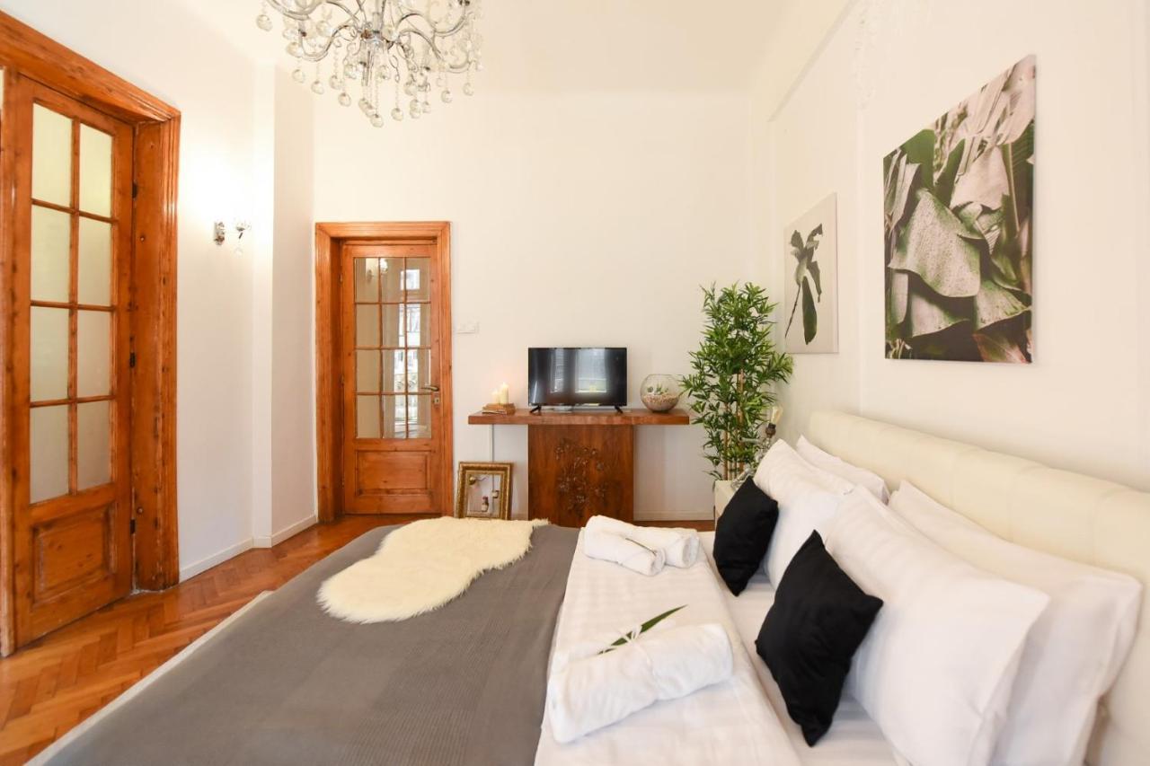 شقة Love.Travel.Explore ♥️Apt W/ Balcony In Old Town بوخارست المظهر الخارجي الصورة