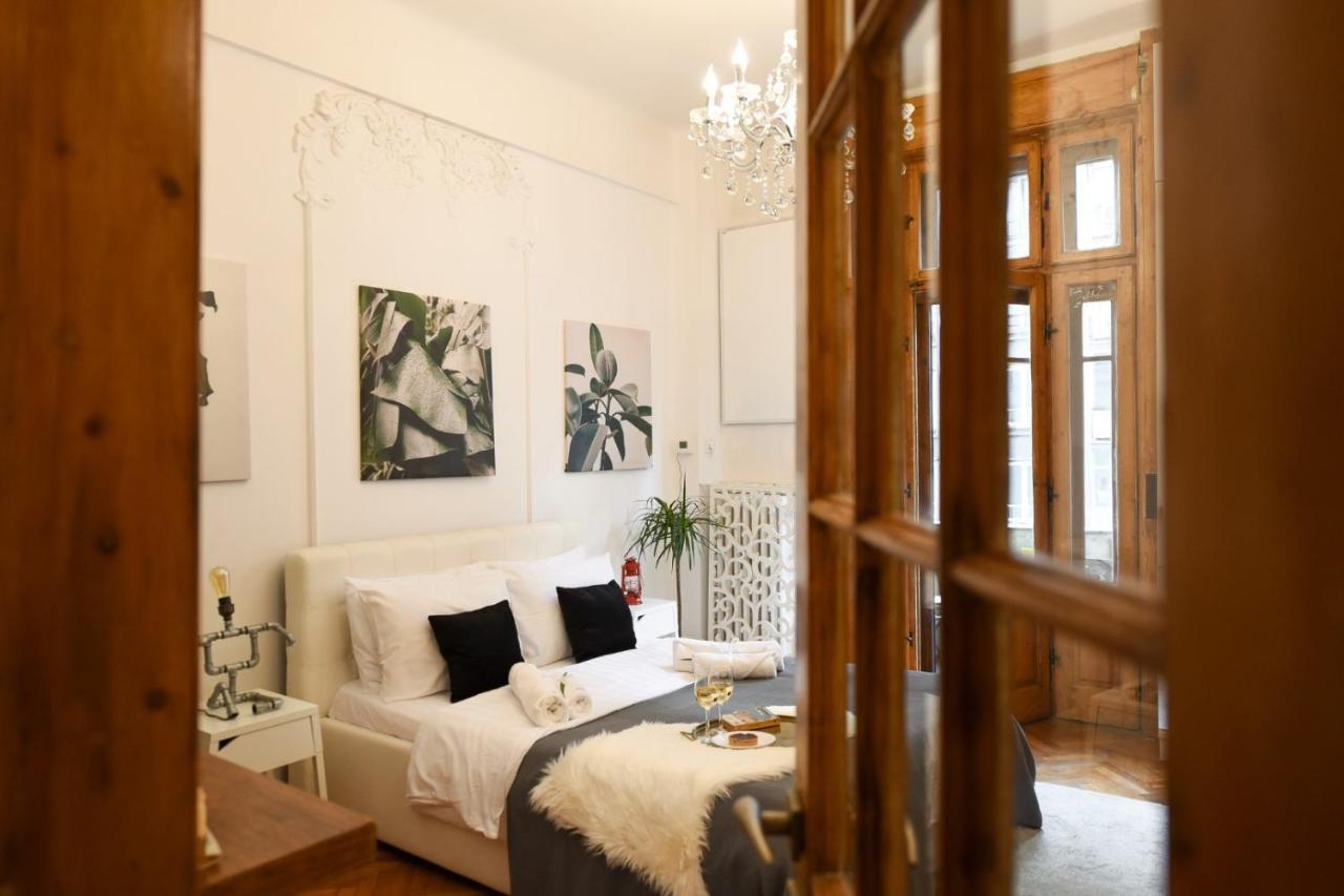 شقة Love.Travel.Explore ♥️Apt W/ Balcony In Old Town بوخارست المظهر الخارجي الصورة