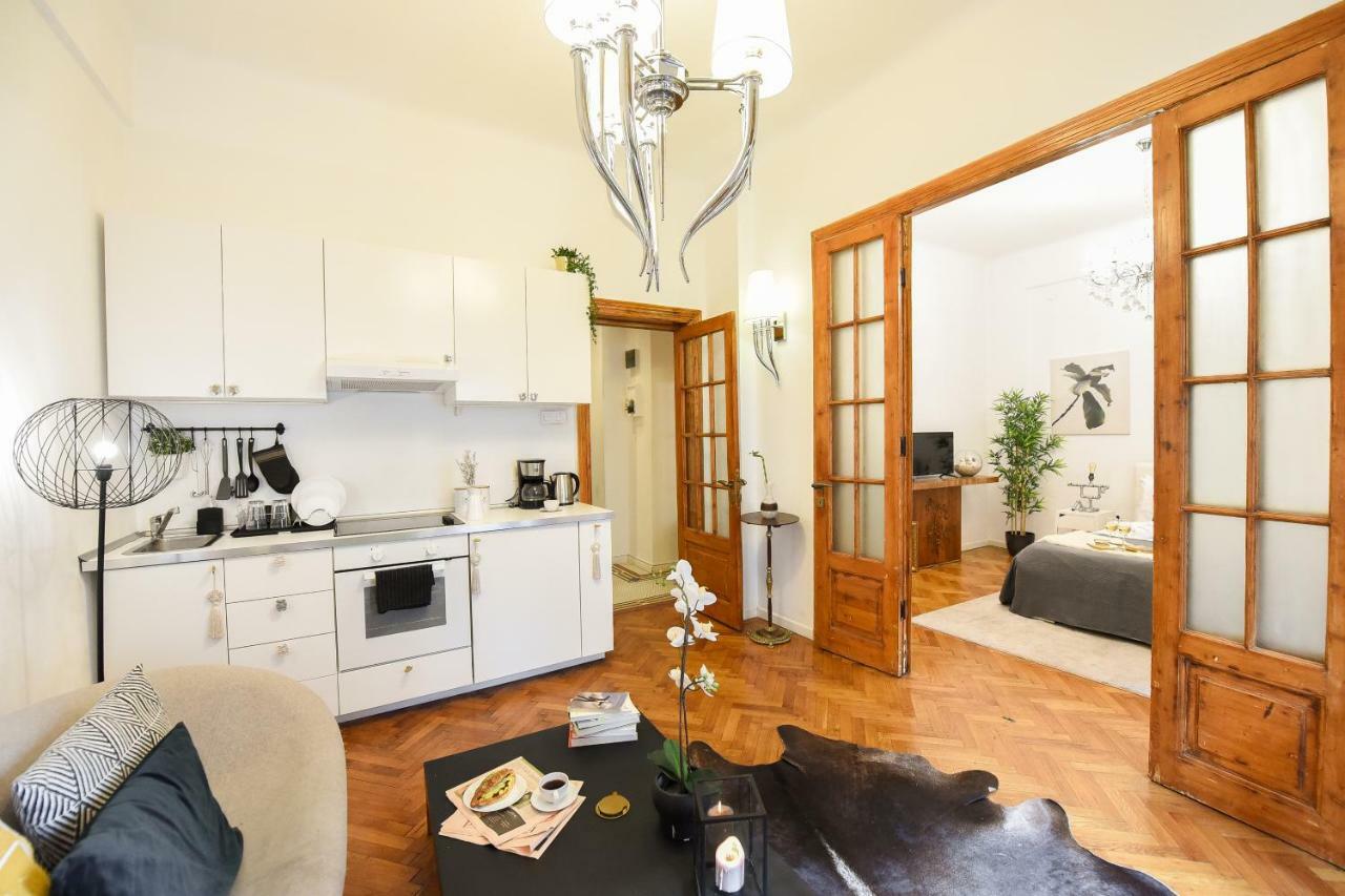 شقة Love.Travel.Explore ♥️Apt W/ Balcony In Old Town بوخارست المظهر الخارجي الصورة